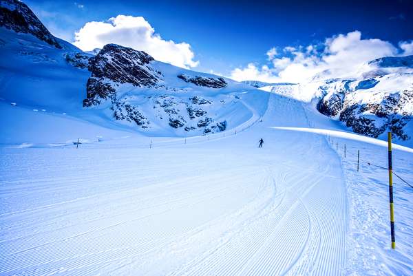 Saas-Fee-Skiing-in-Switzerland